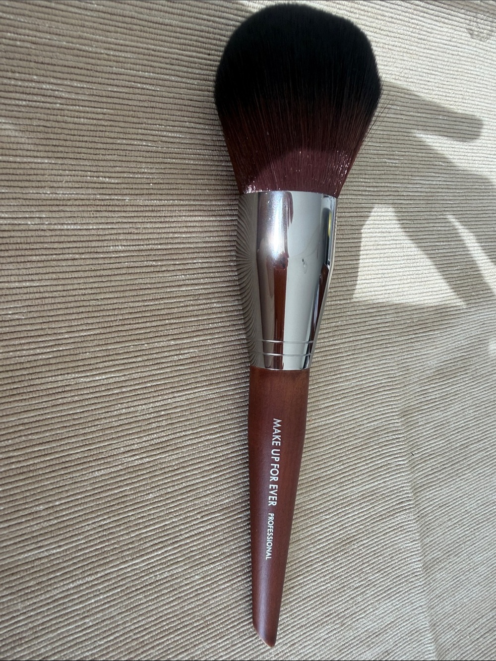 Makeup Forever Powder Brush with Black-to-Burgundy Bristles and Brown Handle